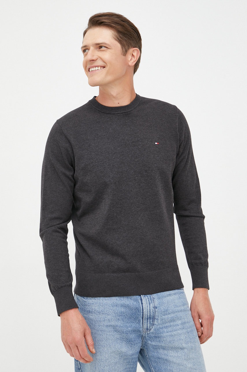 

Пуловер Tommy Hilfiger мъжки в сиво от лека материя, Сив