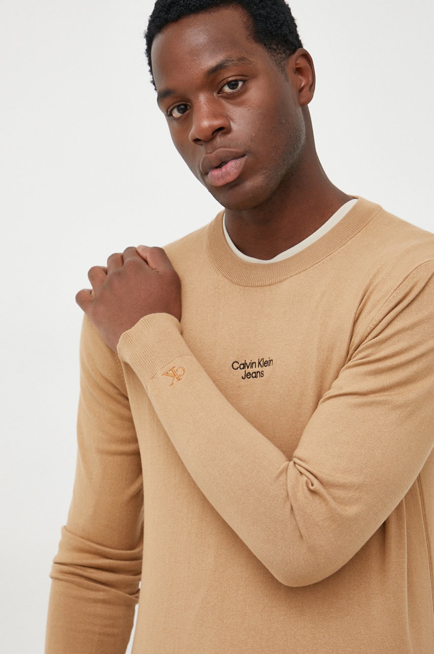 

Пуловер Calvin Klein Jeans мъжки в кафяво от лека материя, Кафяв