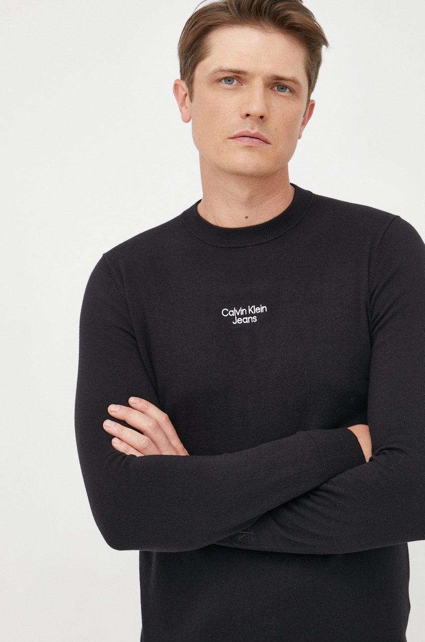 

Пуловер Calvin Klein Jeans мъжки в черно от лека материя, Черен