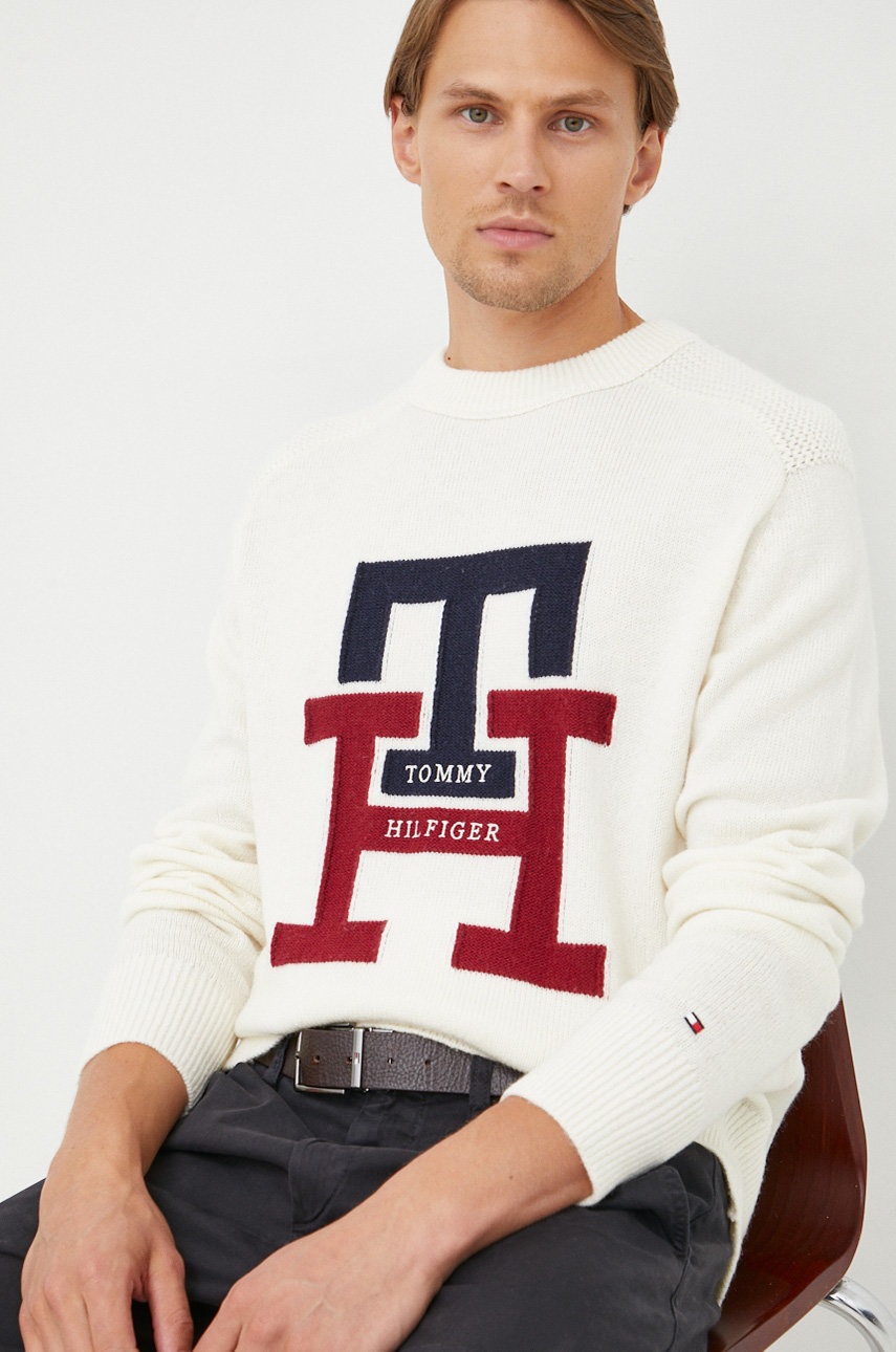 

Вълнен пуловер Tommy Hilfiger мъжки в бежово от лека материя, Бежов