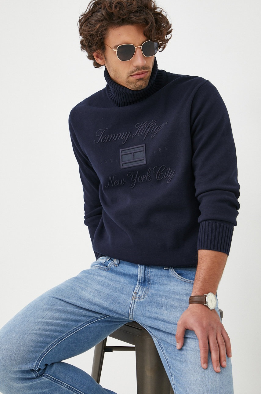 

Пуловер Tommy Hilfiger мъжки в тъмносиньо с широко поло, Тъмносин