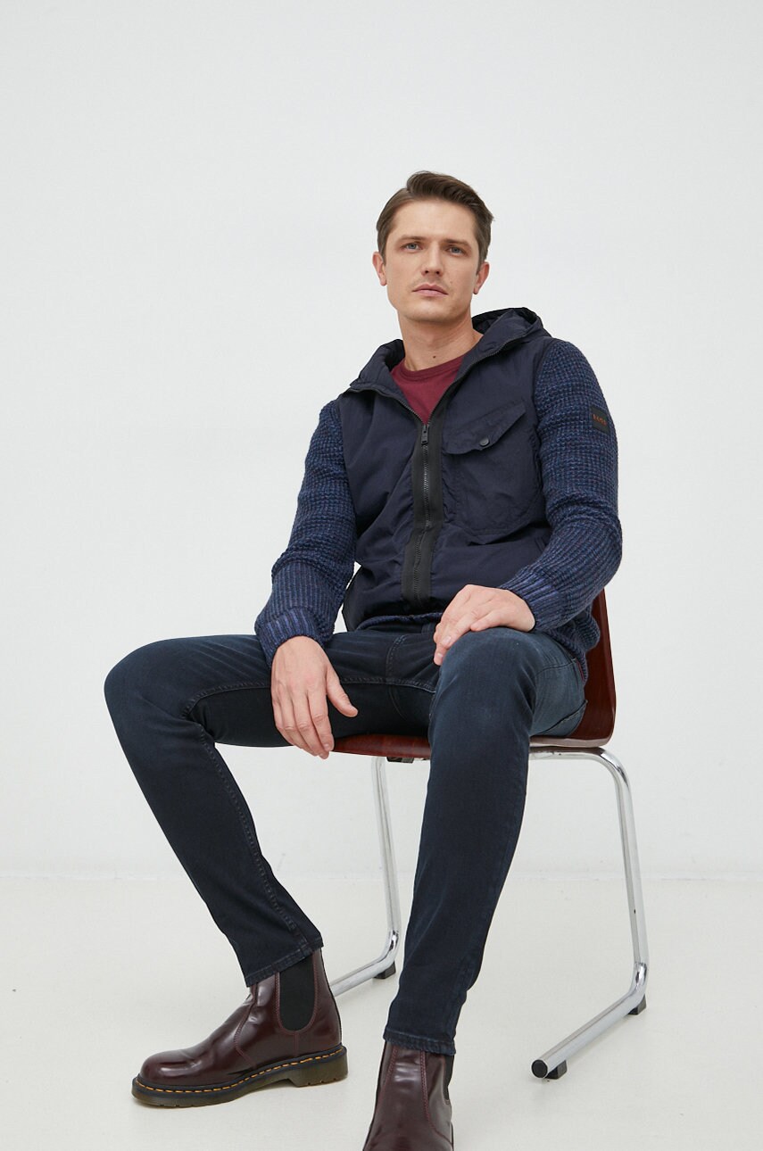 

Яке BOSS Boss Casual в тъмносиньо с преходна изолация, Тъмносин