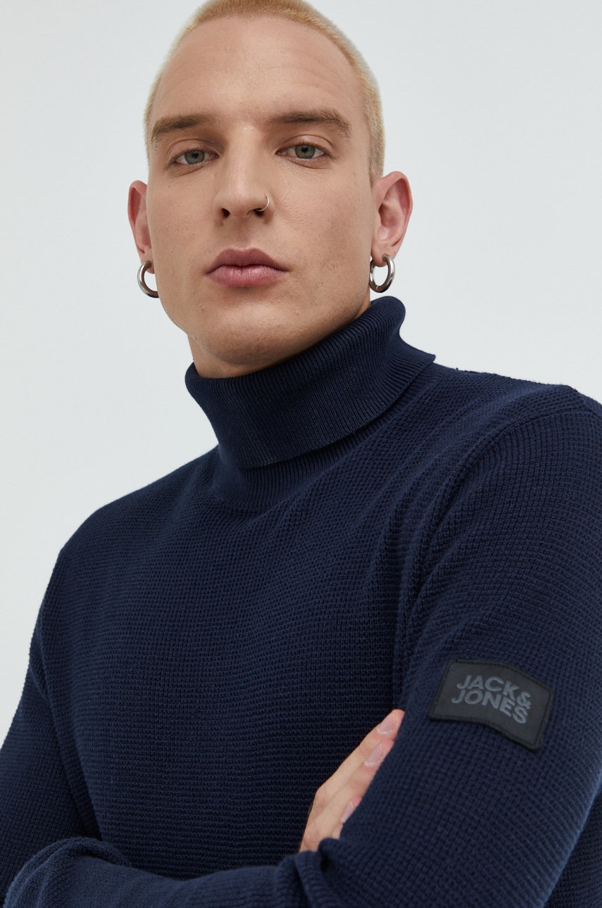 

Памучен пуловер Jack & Jones Jcoclassic мъжки в тъмносиньо от лека материя с широко поло, Тъмносин
