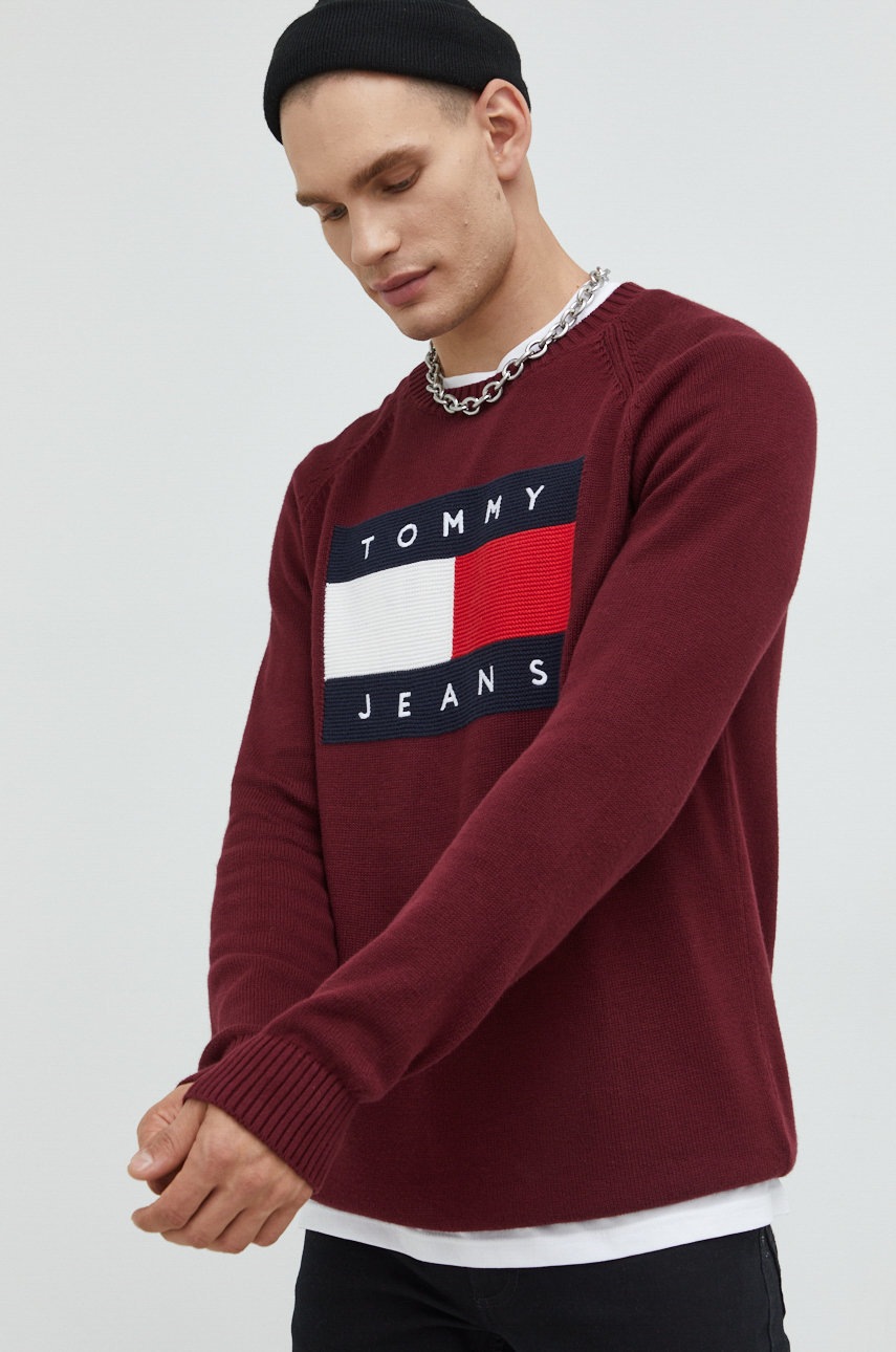 

Хлопковый свитер Tommy Jeans мужской цвет бордовый лёгкий