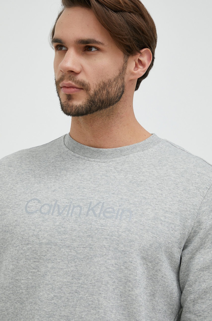 

Суичър за трениране Calvin Klein Performance в сиво с принт, Сив