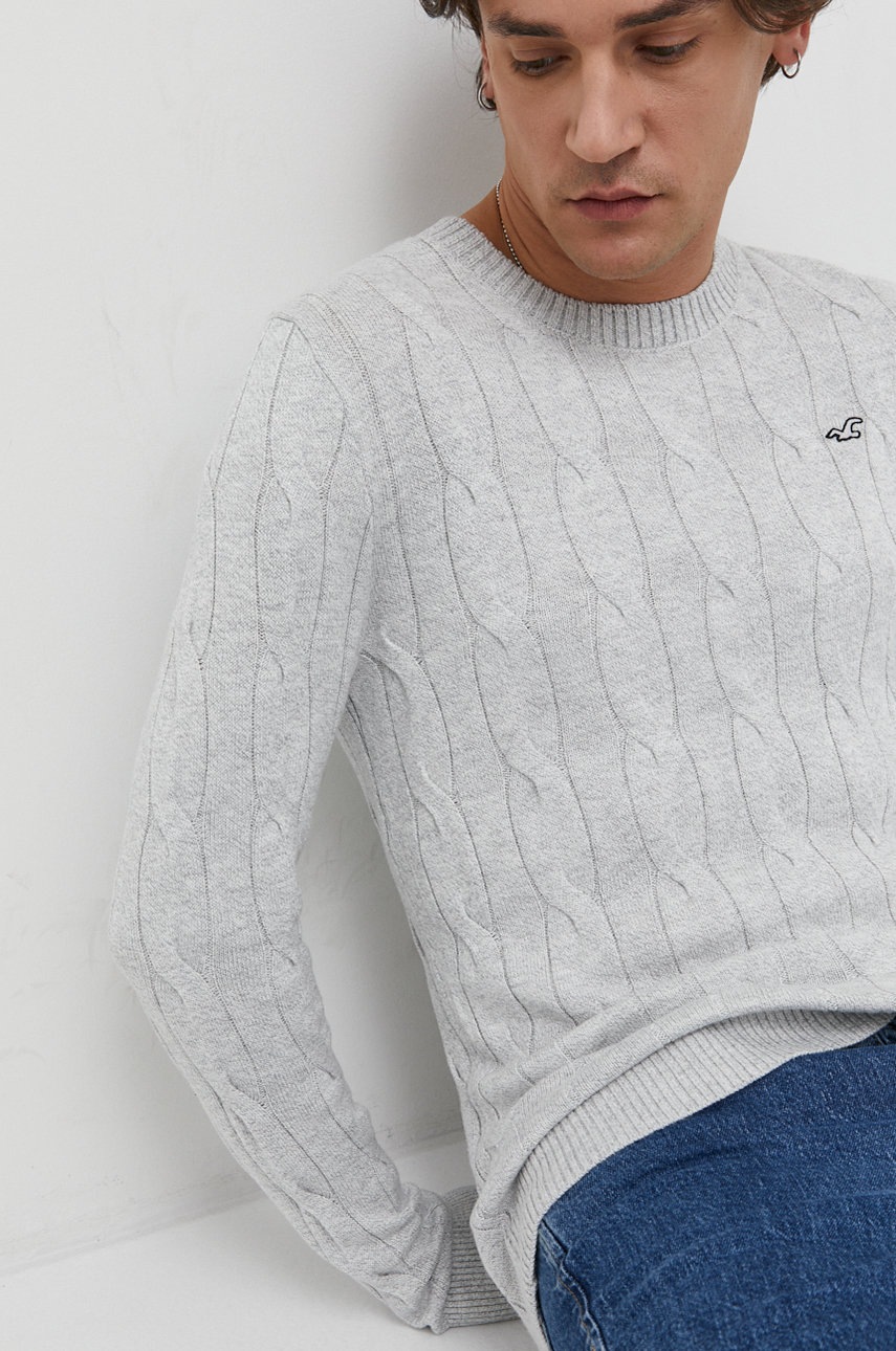 

Пуловер Hollister Co. мъжки в сиво от лека материя, Сив