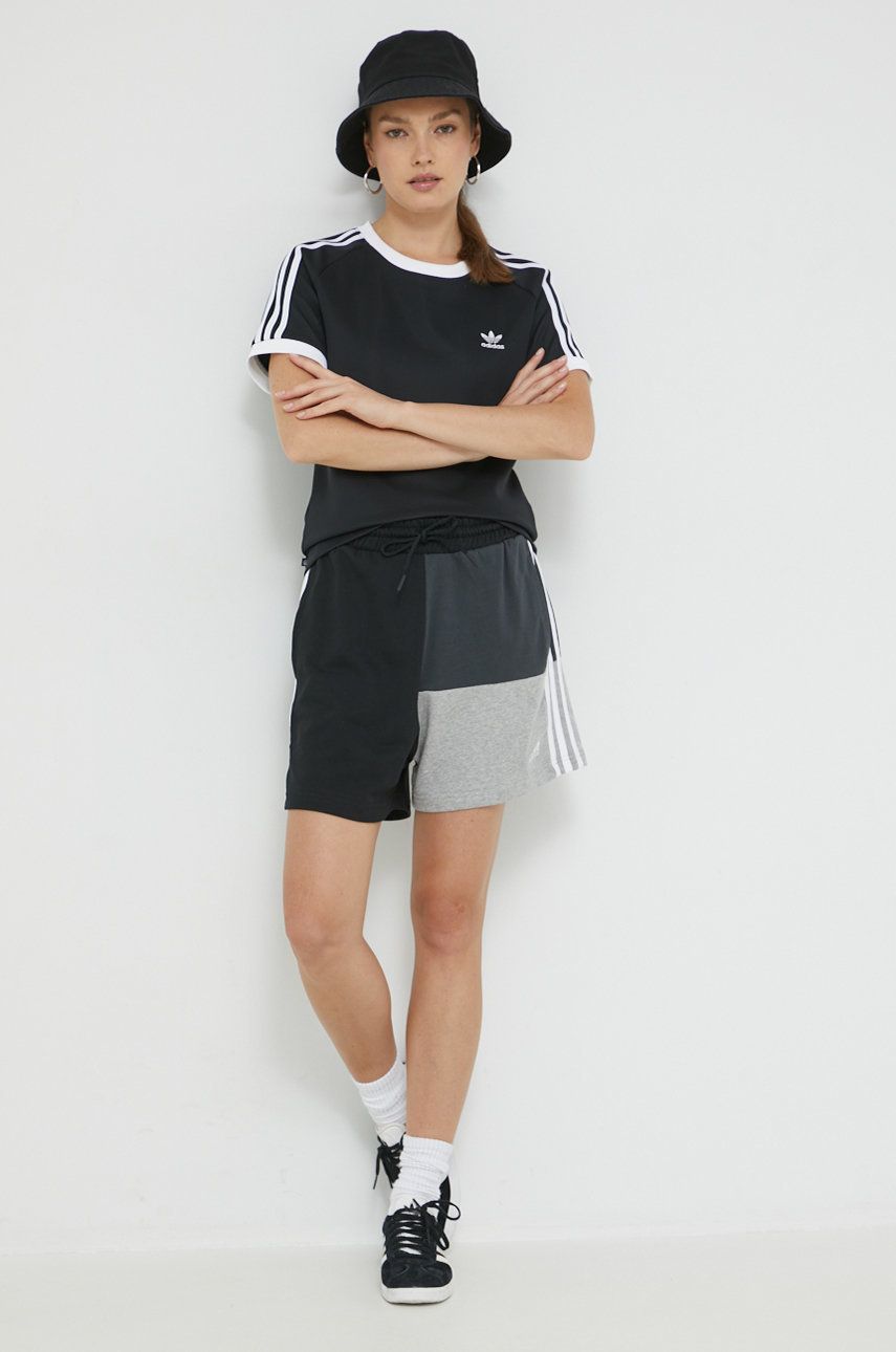 Bavlněné šortky adidas dámské, černá barva, s aplikací, high waist