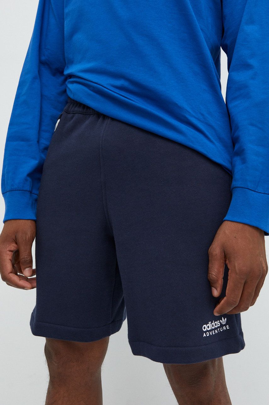 adidas Originals pantaloni scurti din bumbac barbati, culoarea albastru marin