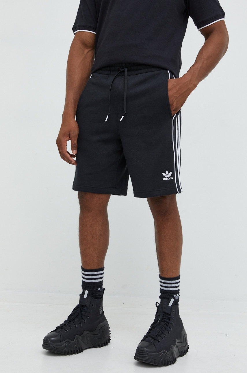 

Хлопковые шорты adidas Originals мужские цвет чёрный
