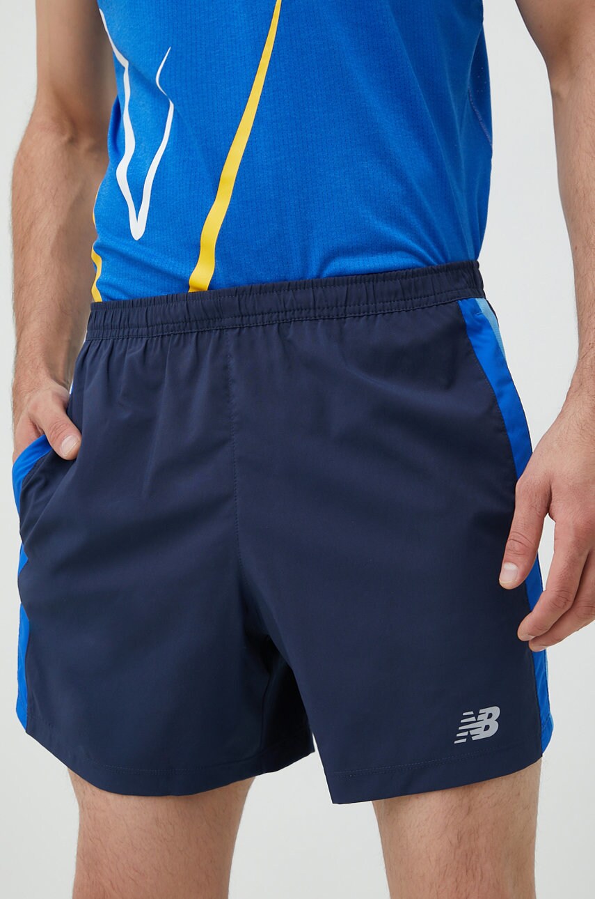 New balance pantaloni scurți de alergare accelerate barbati, culoarea albastru marin