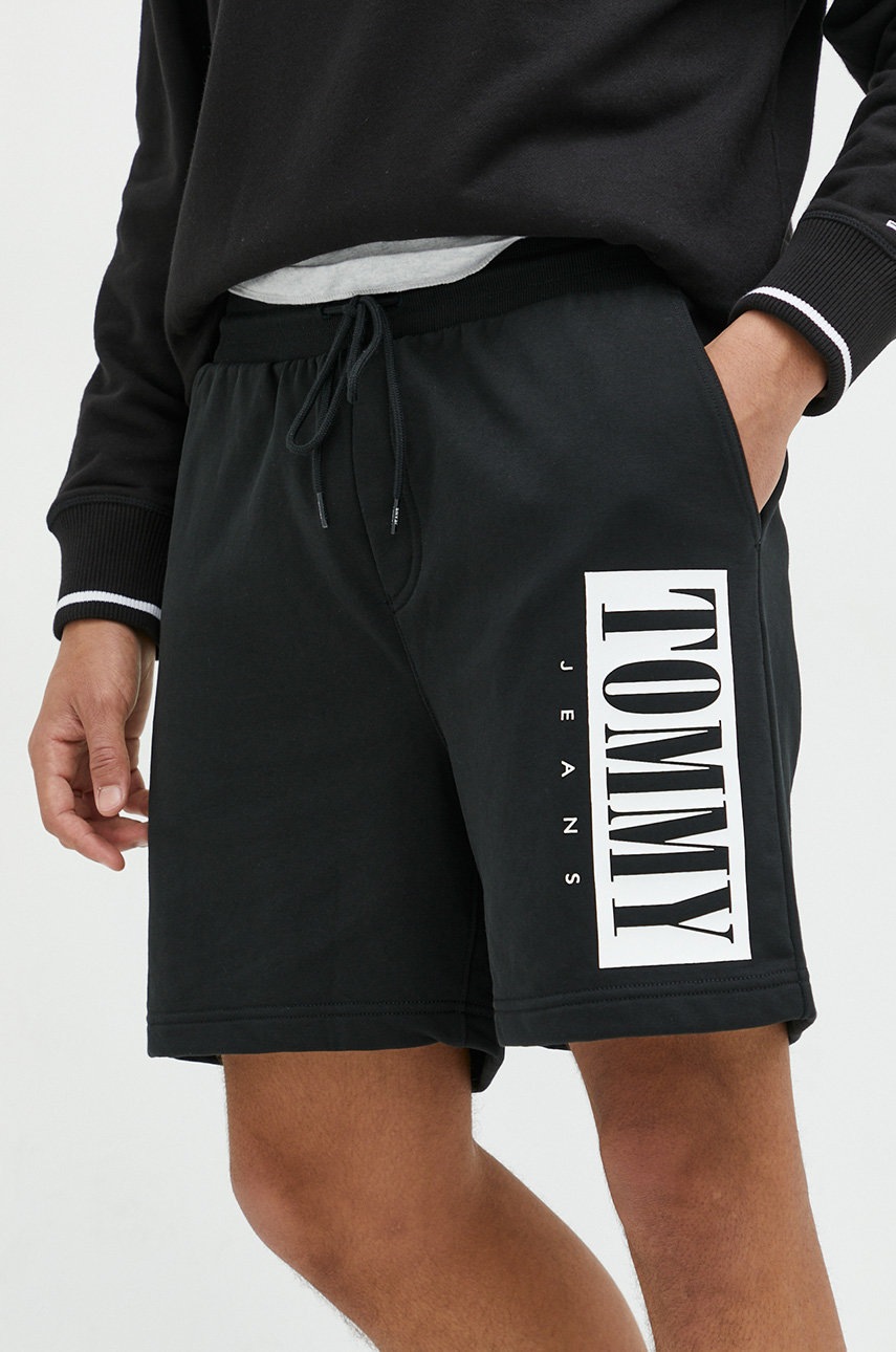 

Къс панталон Tommy Jeans в черно, Черен