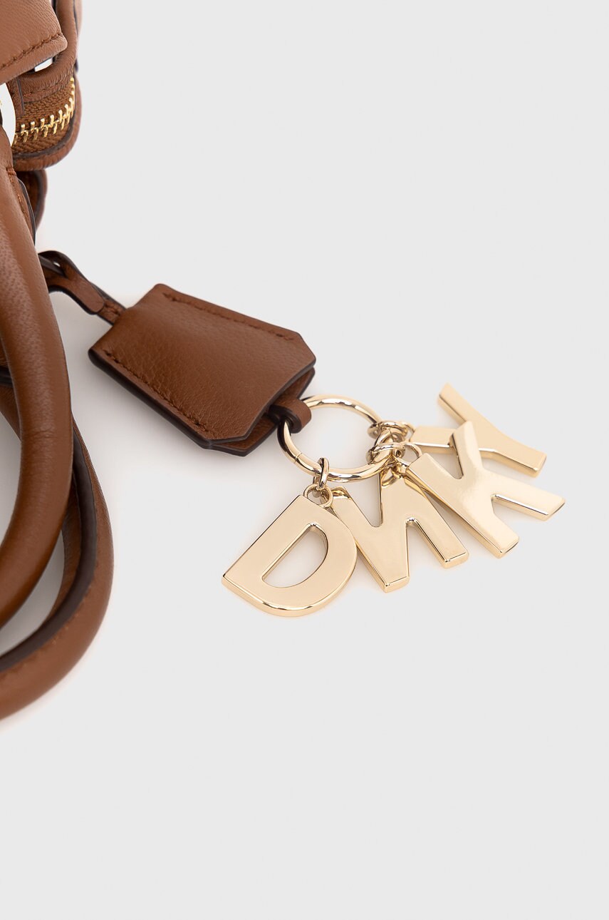 

Кожаная сумочка Dkny цвет коричневый