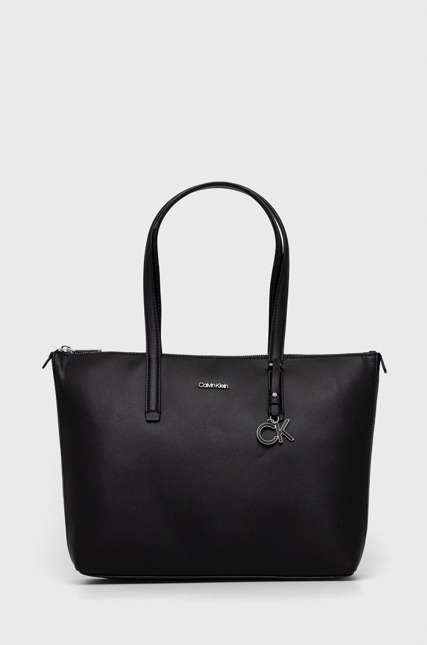 

Чанта Calvin Klein в черно, Черен