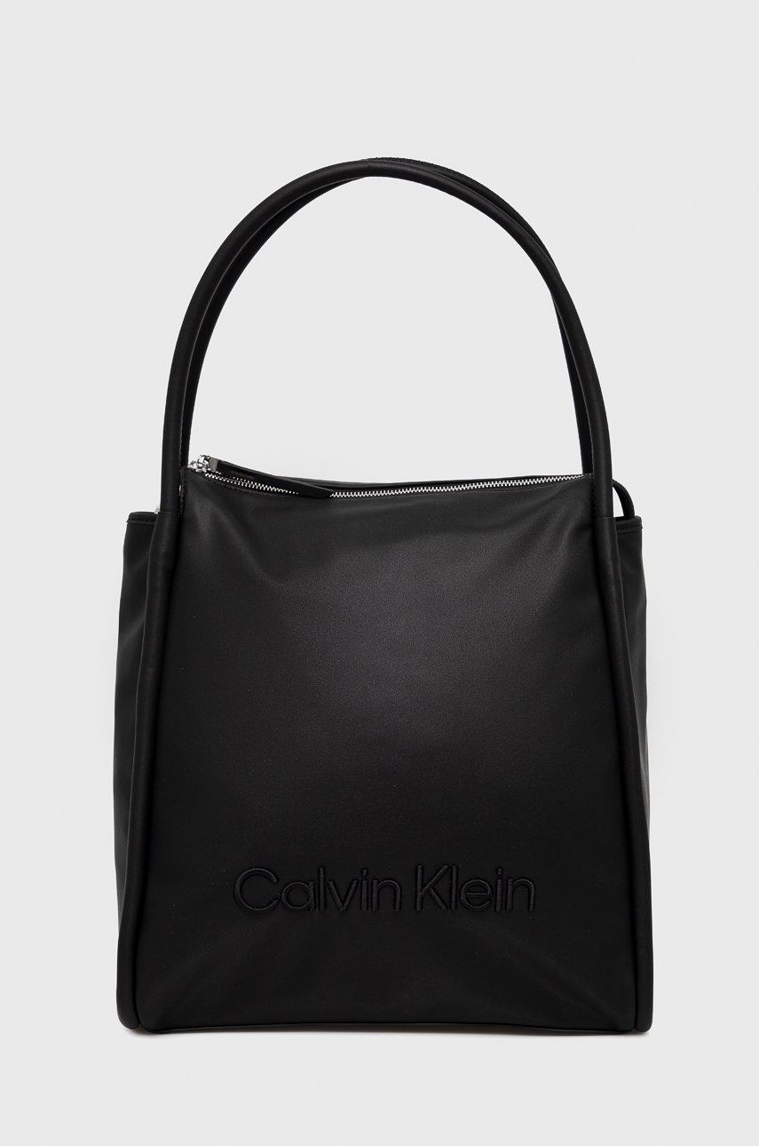 

Чанта Calvin Klein в черно, Черен