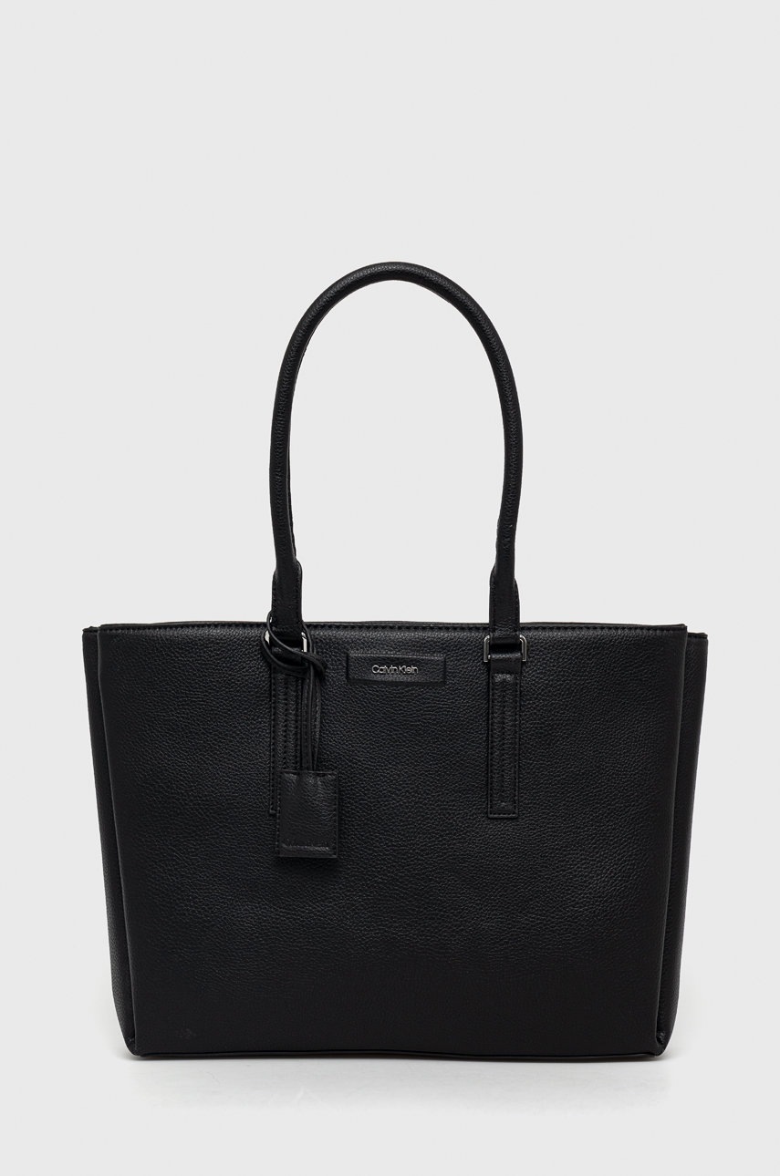 

Чанта Calvin Klein в черно, Черен