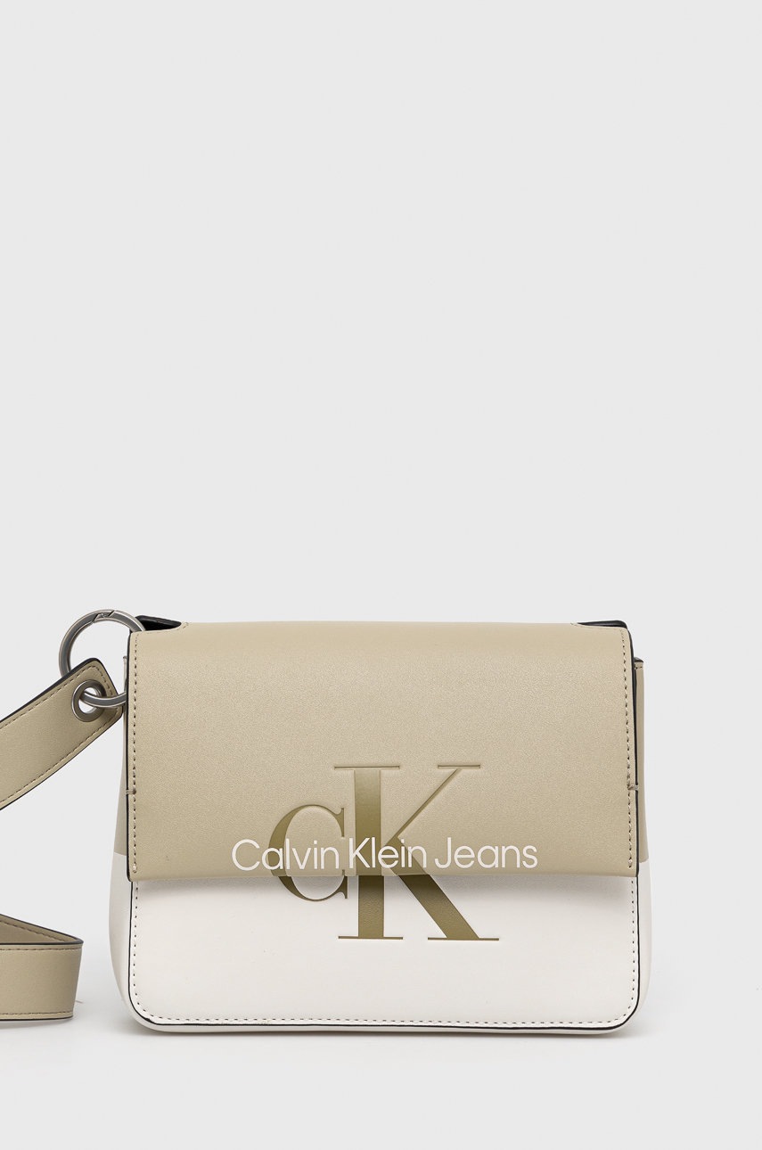 

Чанта Calvin Klein Jeans в бежово, Бежов
