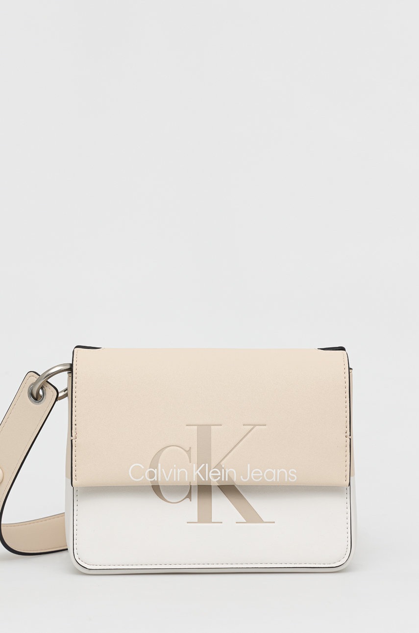 

Чанта Calvin Klein Jeans в бежово, Бежов