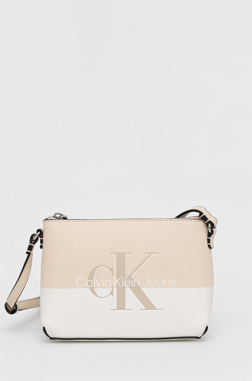 

Чанта Calvin Klein Jeans в бежово, Бежов