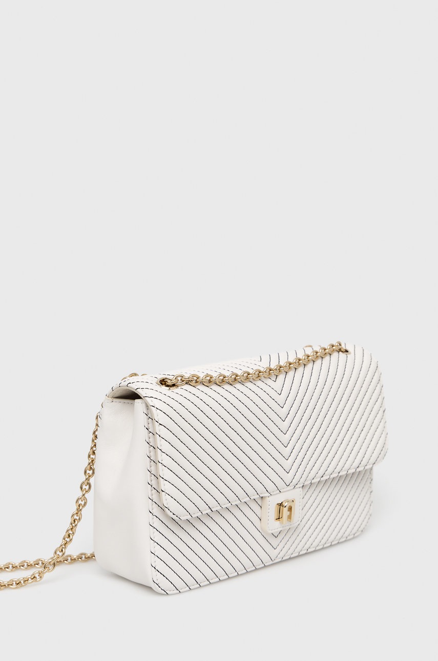 

Кожаная сумочка Furla цвет белый