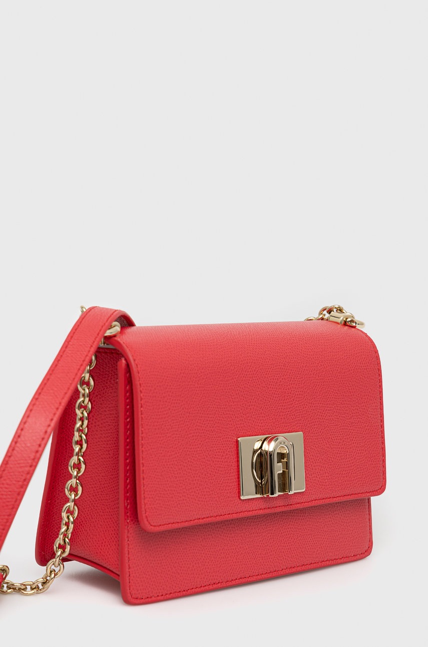 

Кожаная сумочка Furla цвет красный