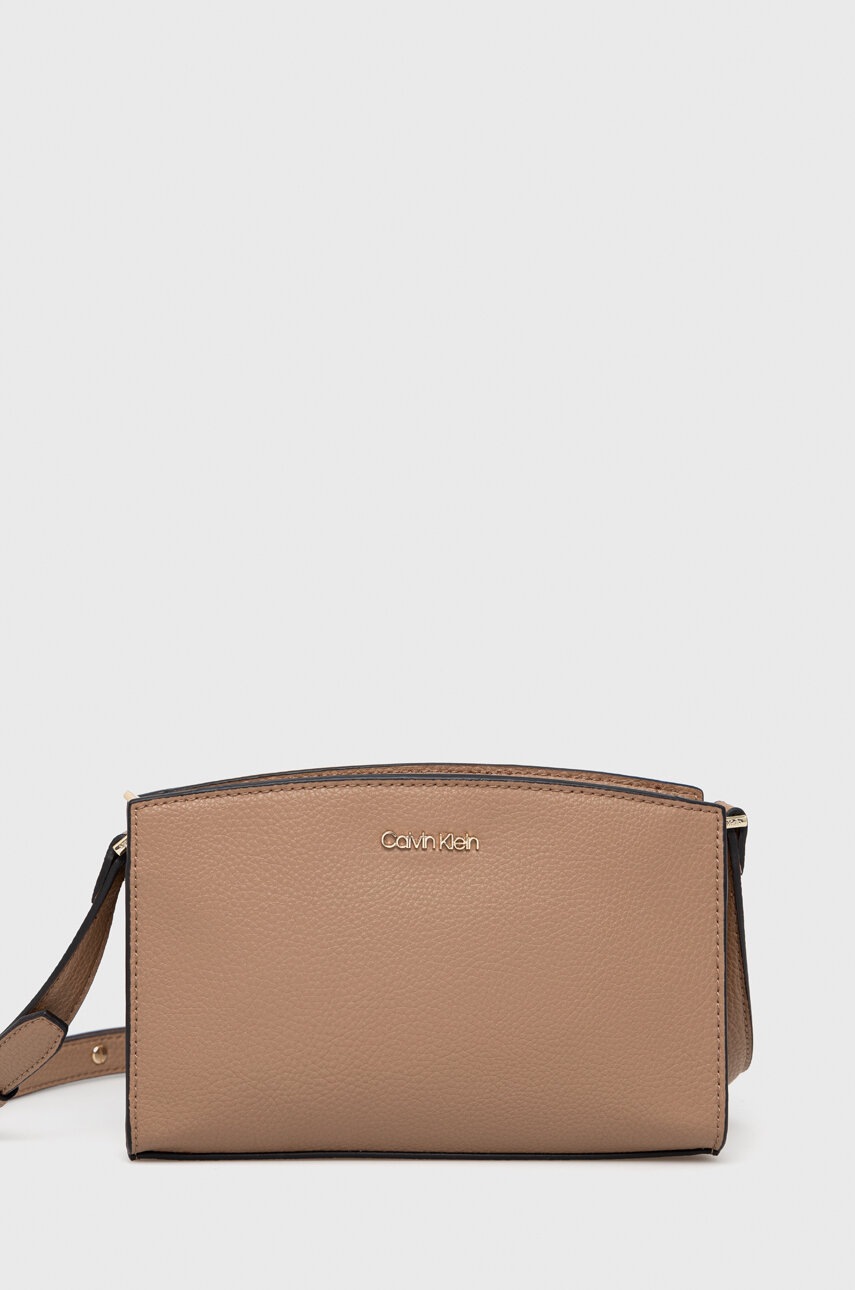 

Чанта Calvin Klein в бежово, Бежов