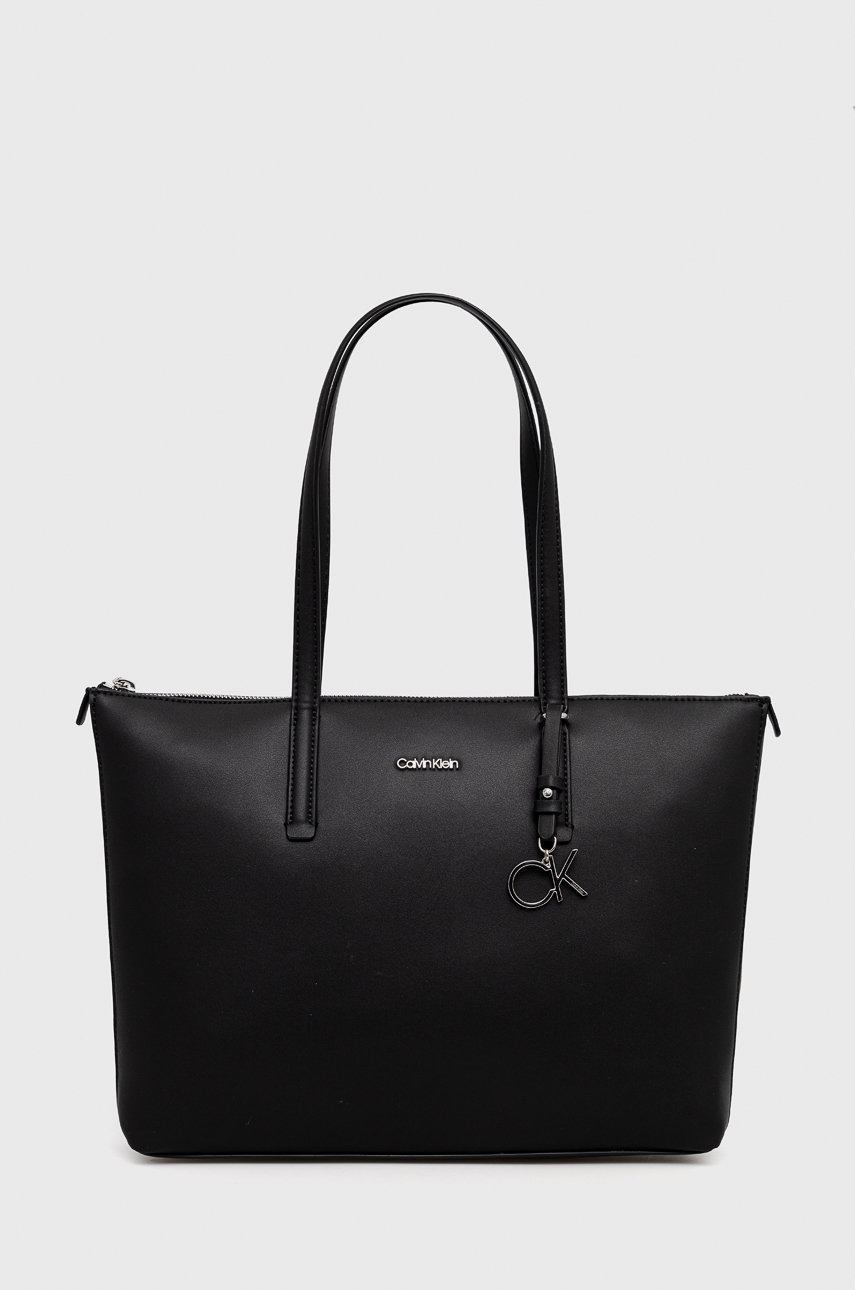 

Чанта Calvin Klein в черно, Черен