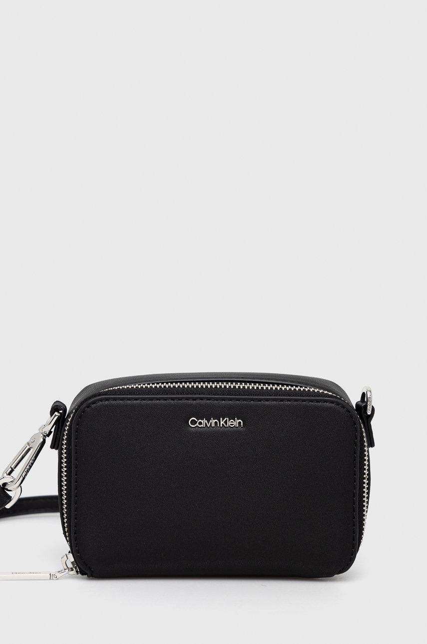 

Чанта Calvin Klein в черно, Черен