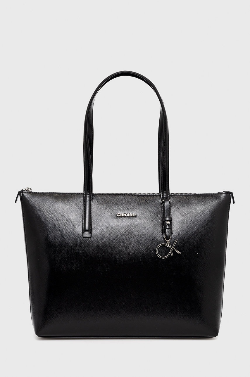 

Чанта Calvin Klein в черно, Черен