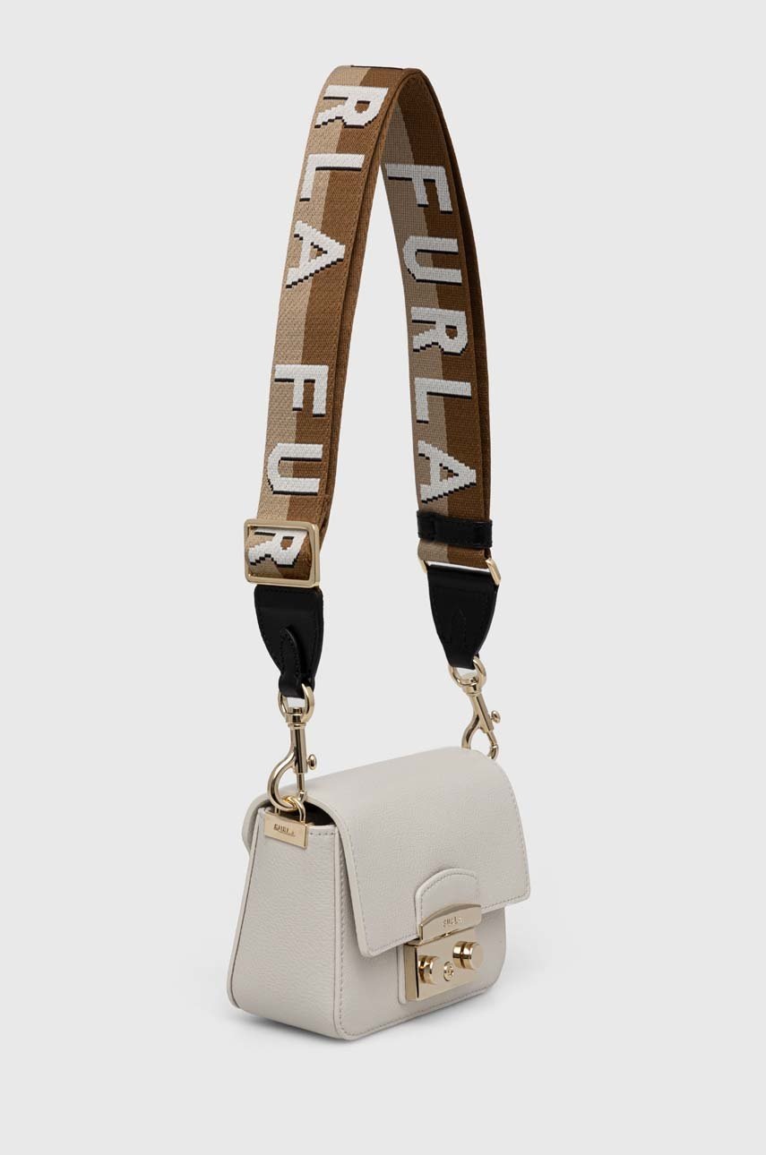 

Кожаная сумочка Furla цвет белый