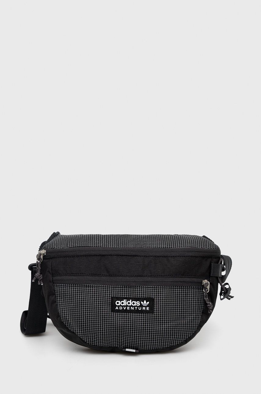 Ledvinka adidas Originals černá barva - černá -  Hlavní materiál: 100% Recyklovaný polyester