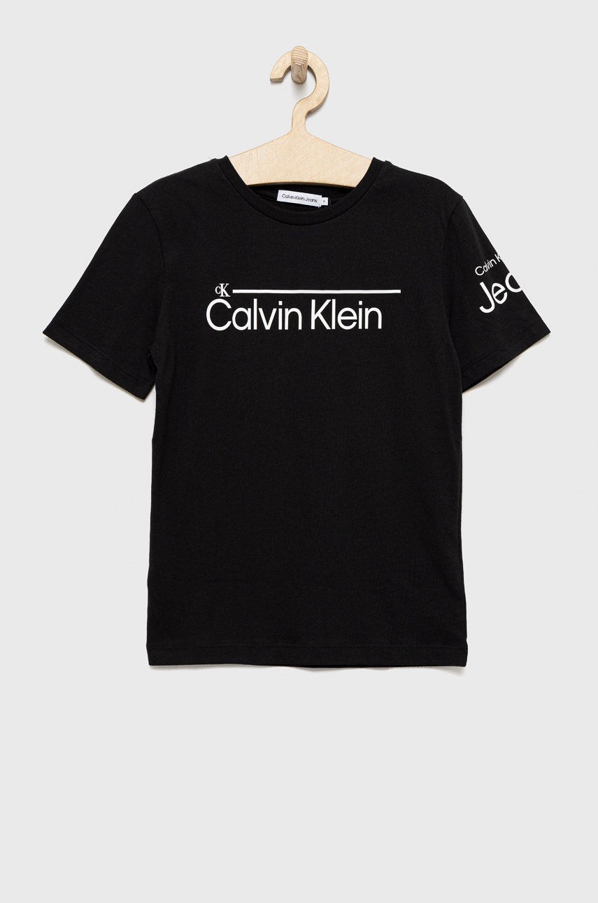 

Детска памучна тениска Calvin Klein Jeans в черно с принт, Черен