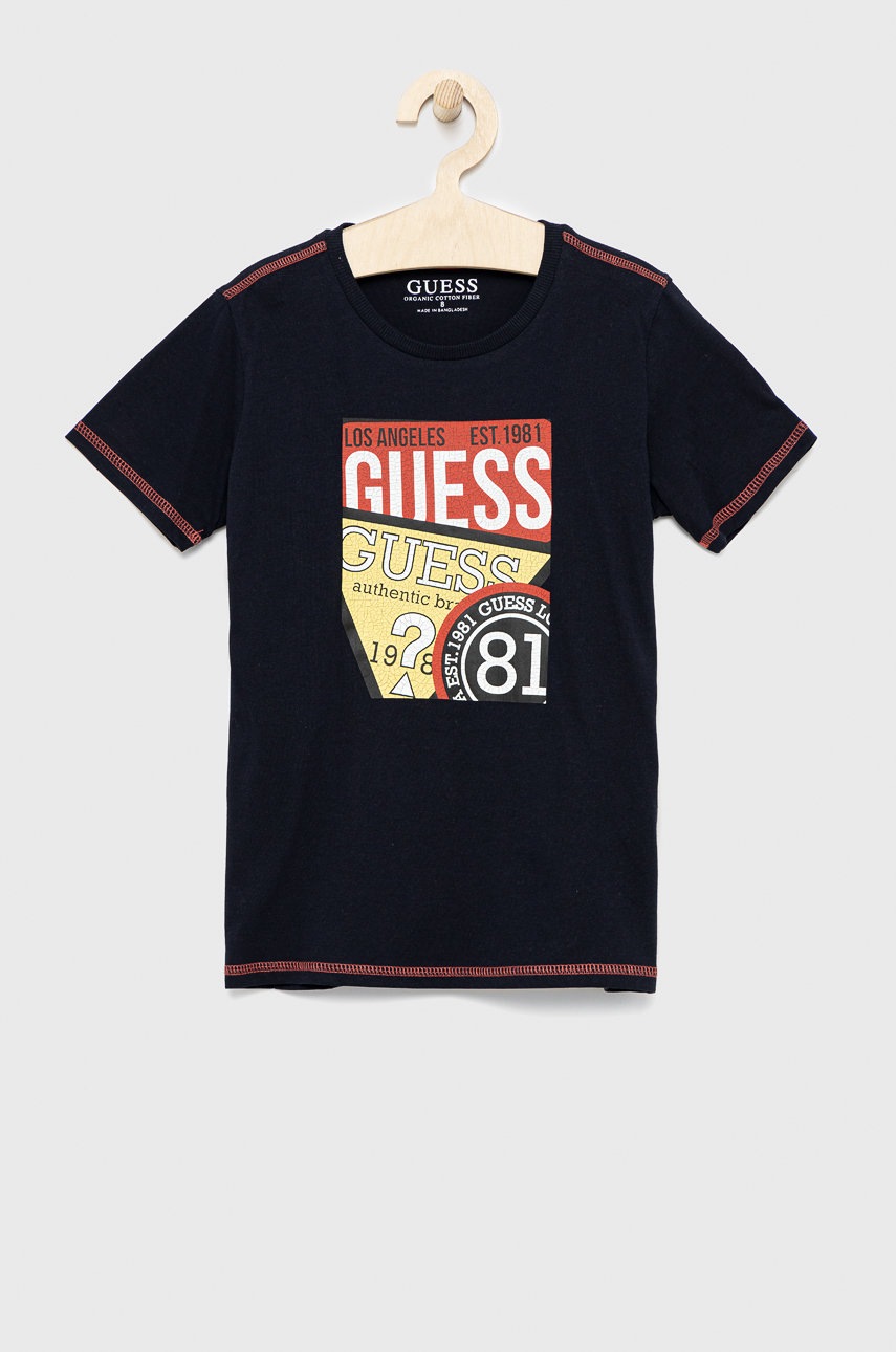 

Детска памучна тениска Guess в тъмносиньо с принт, Тъмносин