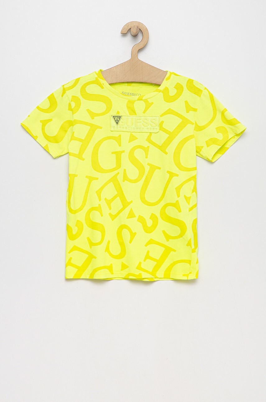 

Детска памучна тениска Guess в жълто с десен, Жълт