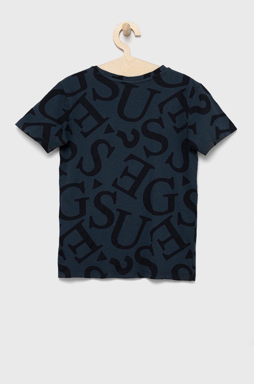 

Детская хлопковая футболка Guess цвет синий узорный