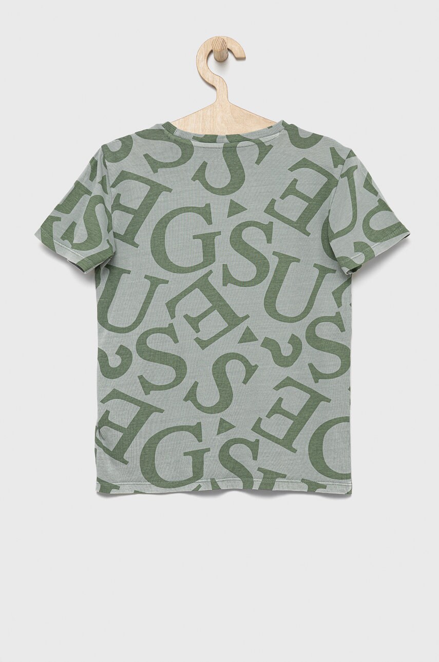 

Детская хлопковая футболка Guess цвет зелёный узорный
