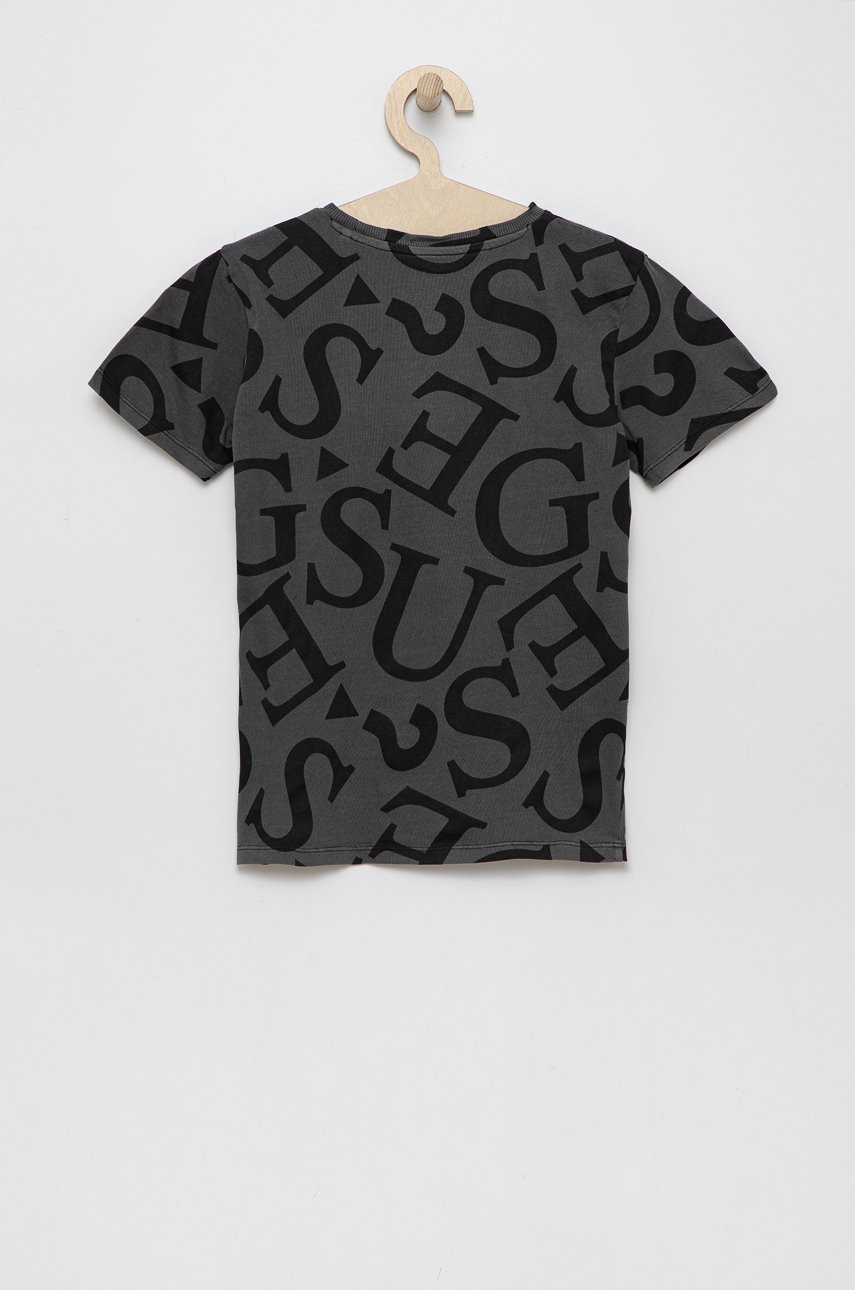 

Детская хлопковая футболка Guess цвет серый узорный
