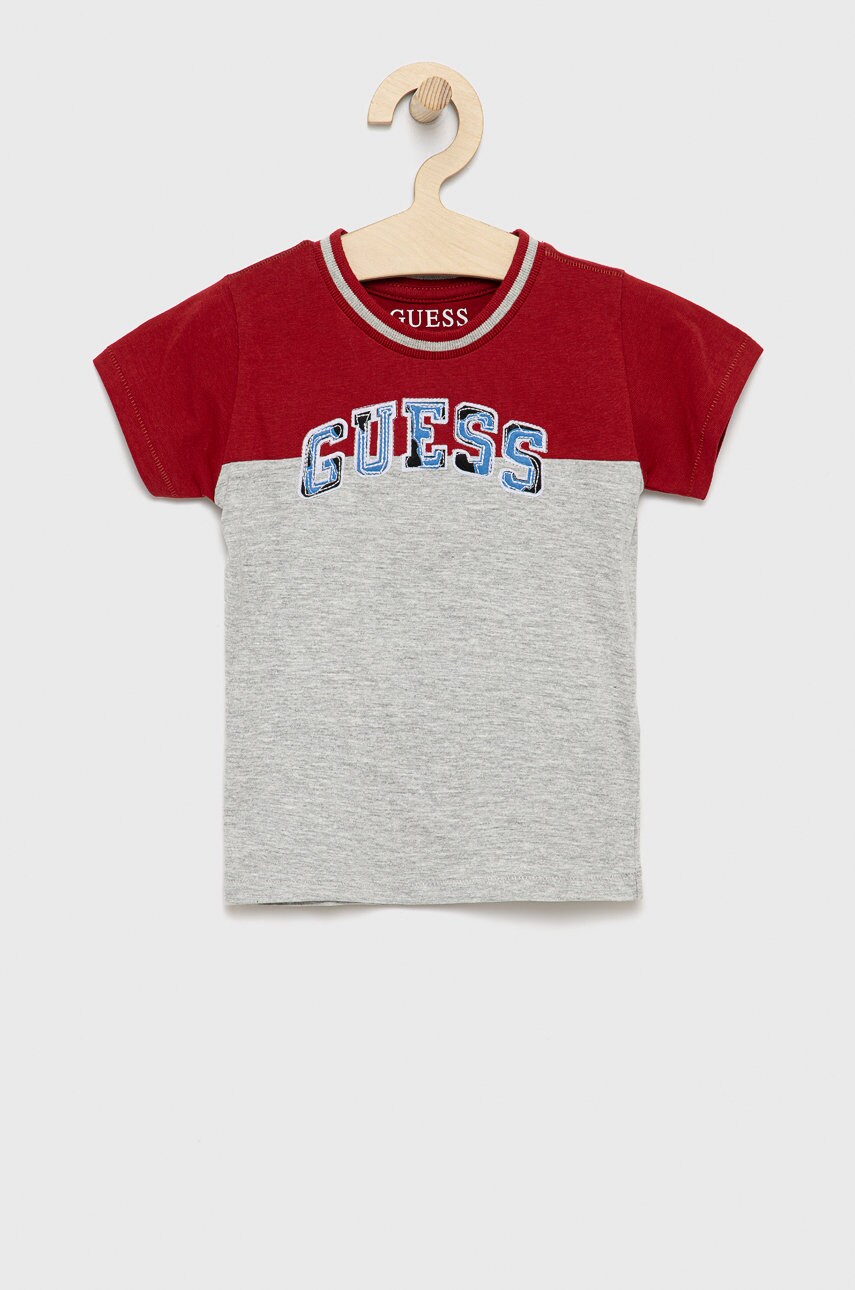 

Детска тениска Guess в сиво с апликация, Сив