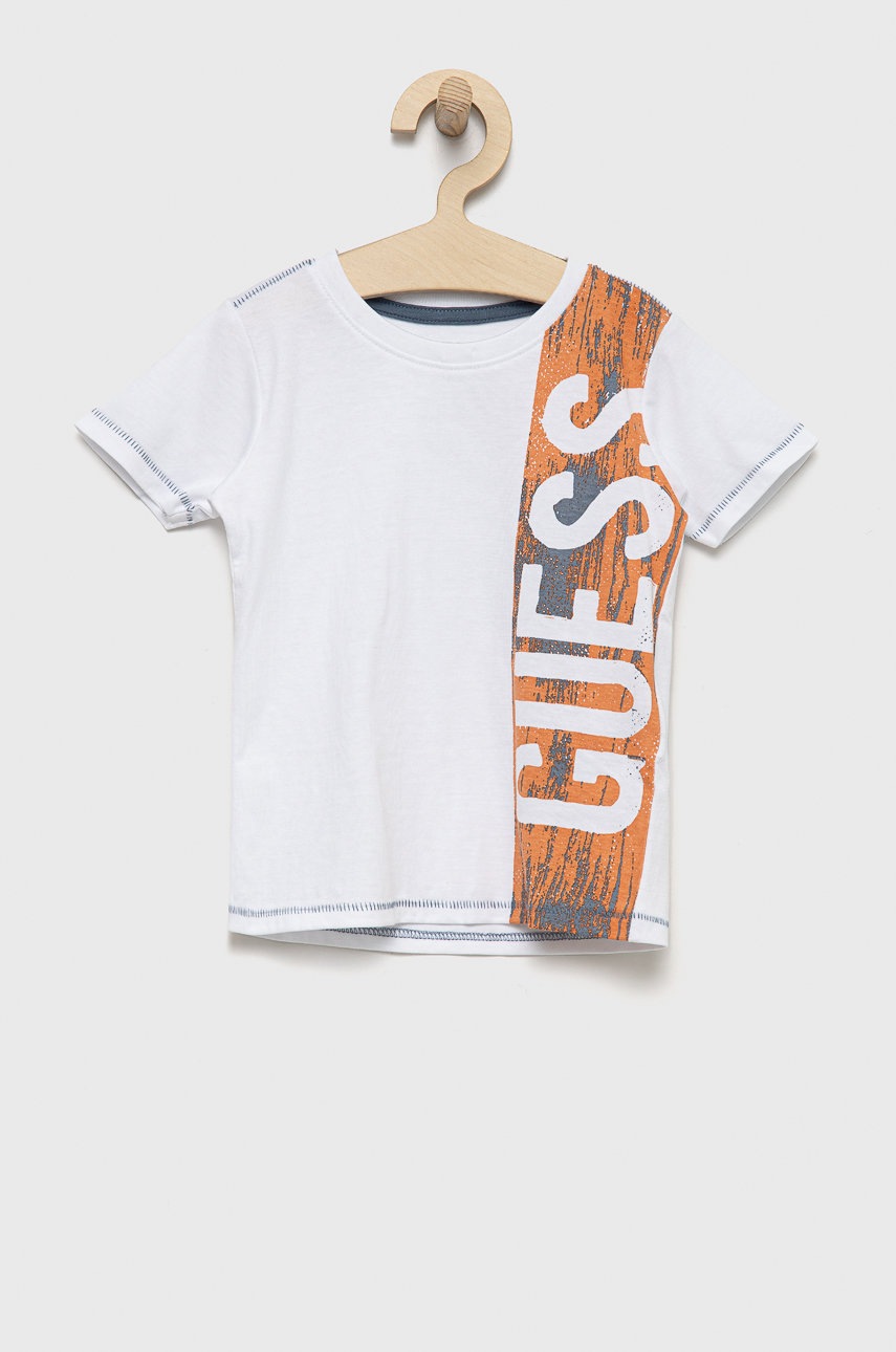 

Детска памучна тениска Guess в бяло с принт, Бял