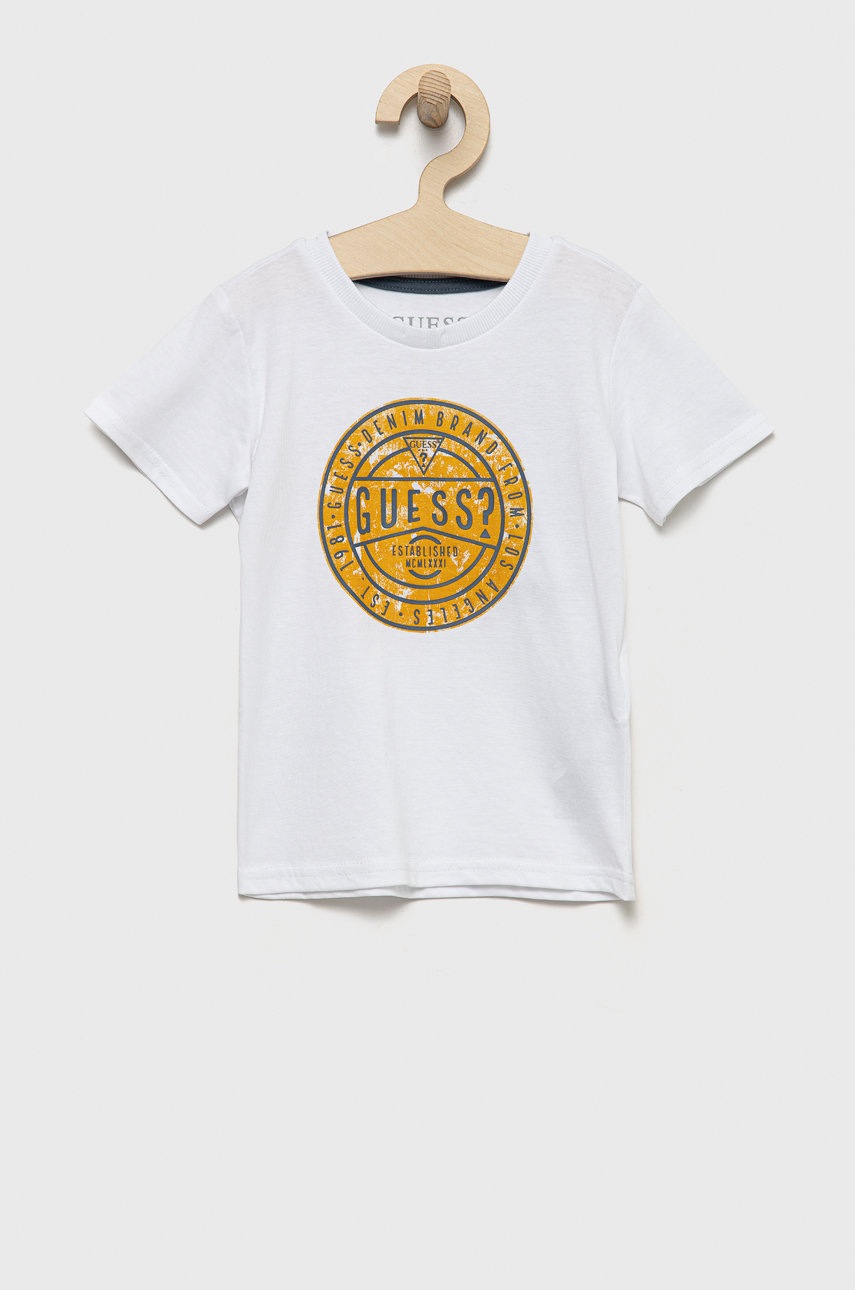 

Детска памучна тениска Guess в бяло с принт, Бял