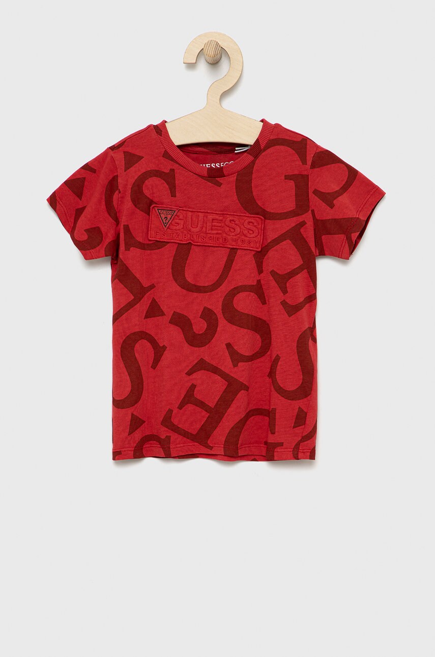 

Детская хлопковая футболка Guess цвет красный узорный