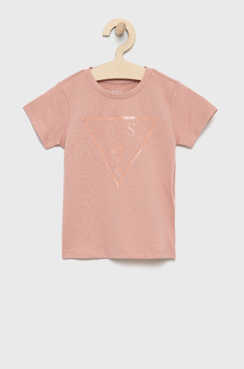 

Детска памучна тениска Guess в розово с принт, Розов