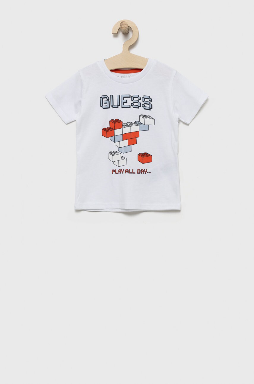

Детска памучна тениска Guess в бяло с принт, Бял