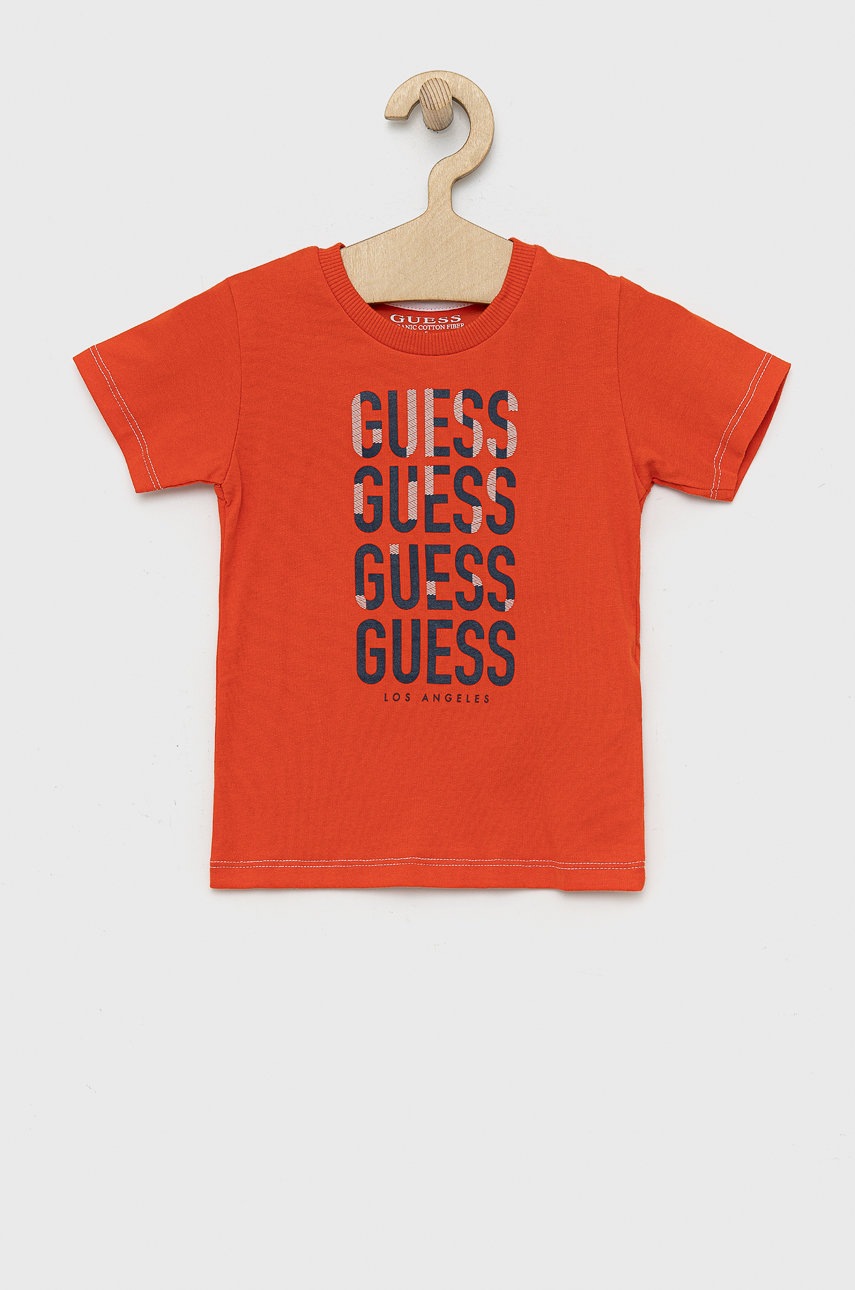 

Детска памучна тениска Guess в оранжево с принт, Оранжев