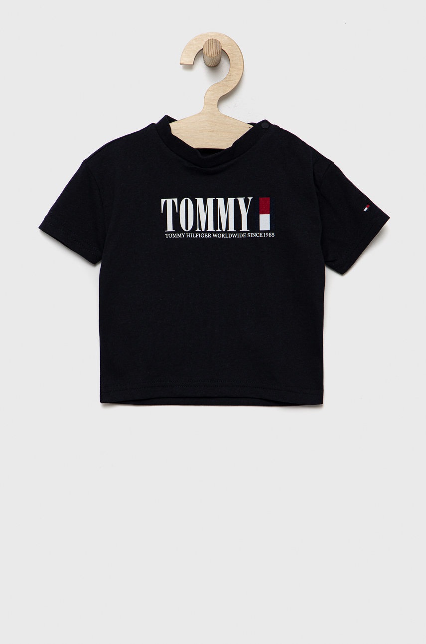 

Детска памучна тениска Tommy Hilfiger в тъмносиньо с принт, Тъмносин