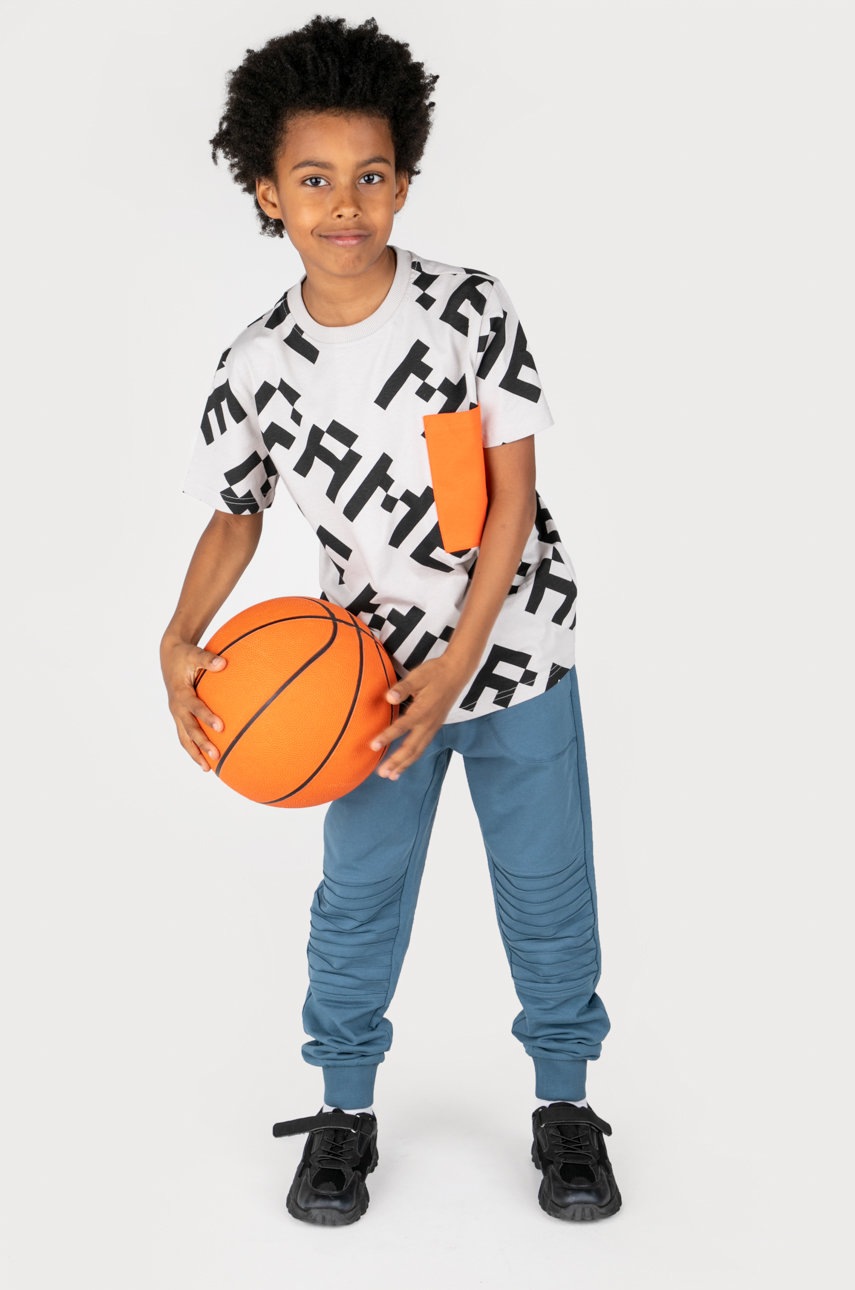 

Детска памучна тениска Coccodrillo в сиво с десен, Сив