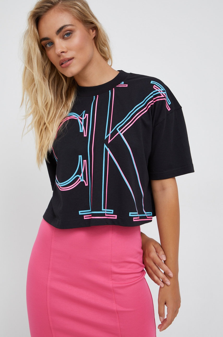 

Памучна тениска Calvin Klein Jeans в черно, Черен