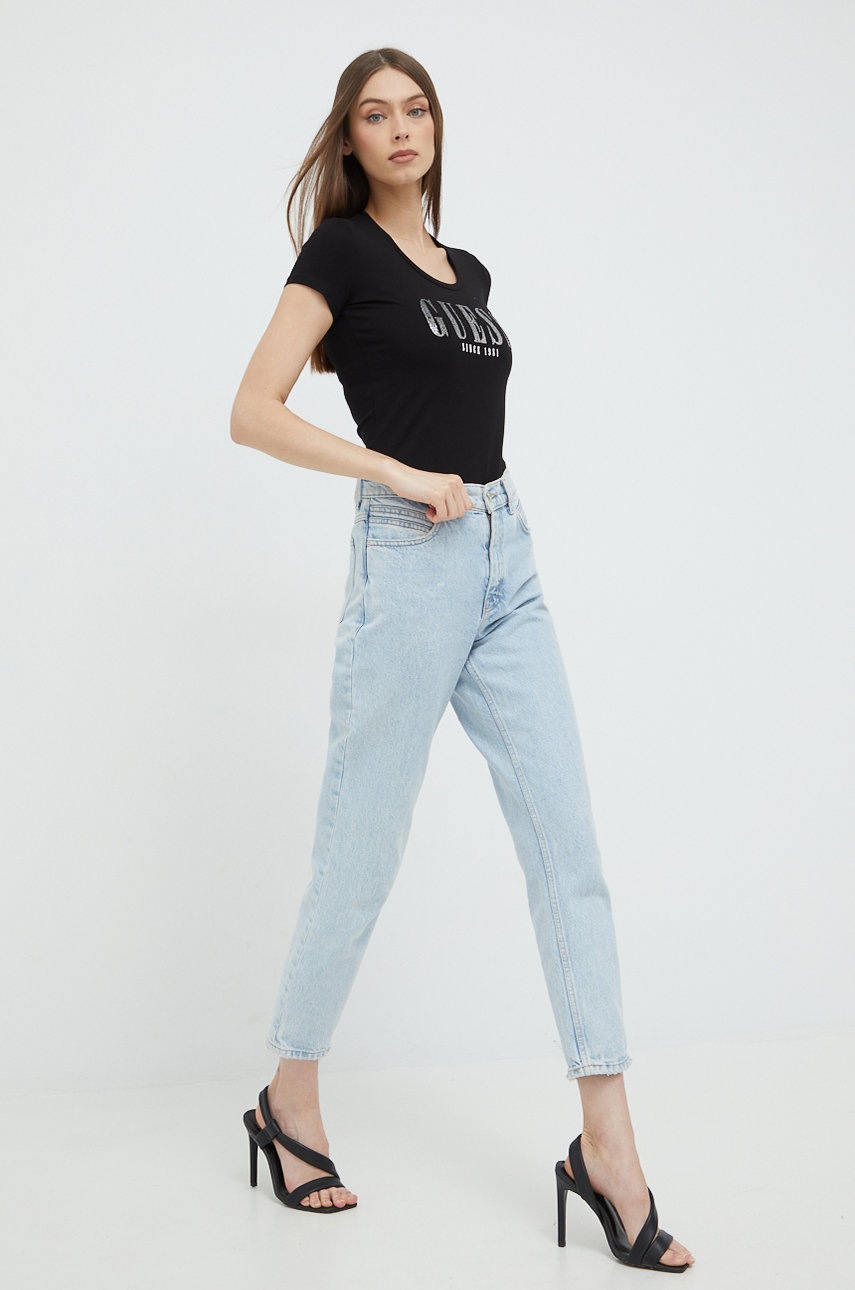 

Тениска Guess в черно, Черен