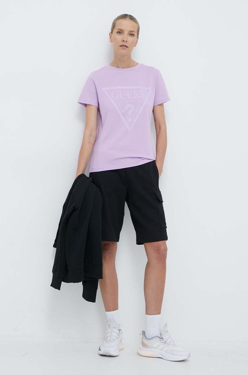 Βαμβακερό μπλουζάκι Guess χρώμα: μοβ φωτογραφία