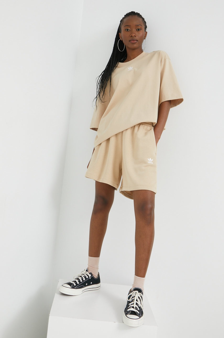 

Памучна тениска adidas Originals в бежово, Бежов