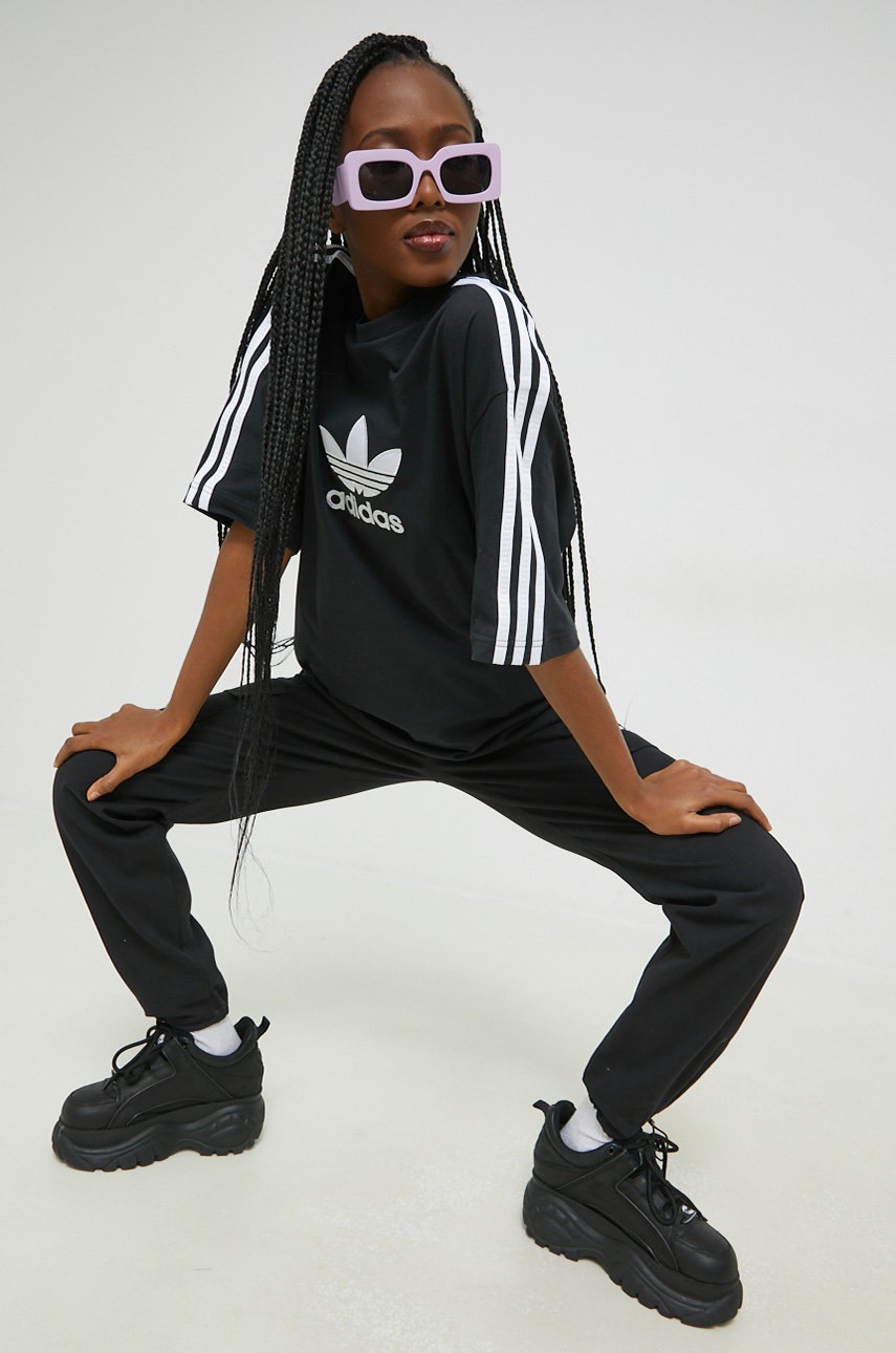 

Хлопковая футболка adidas Originals цвет чёрный